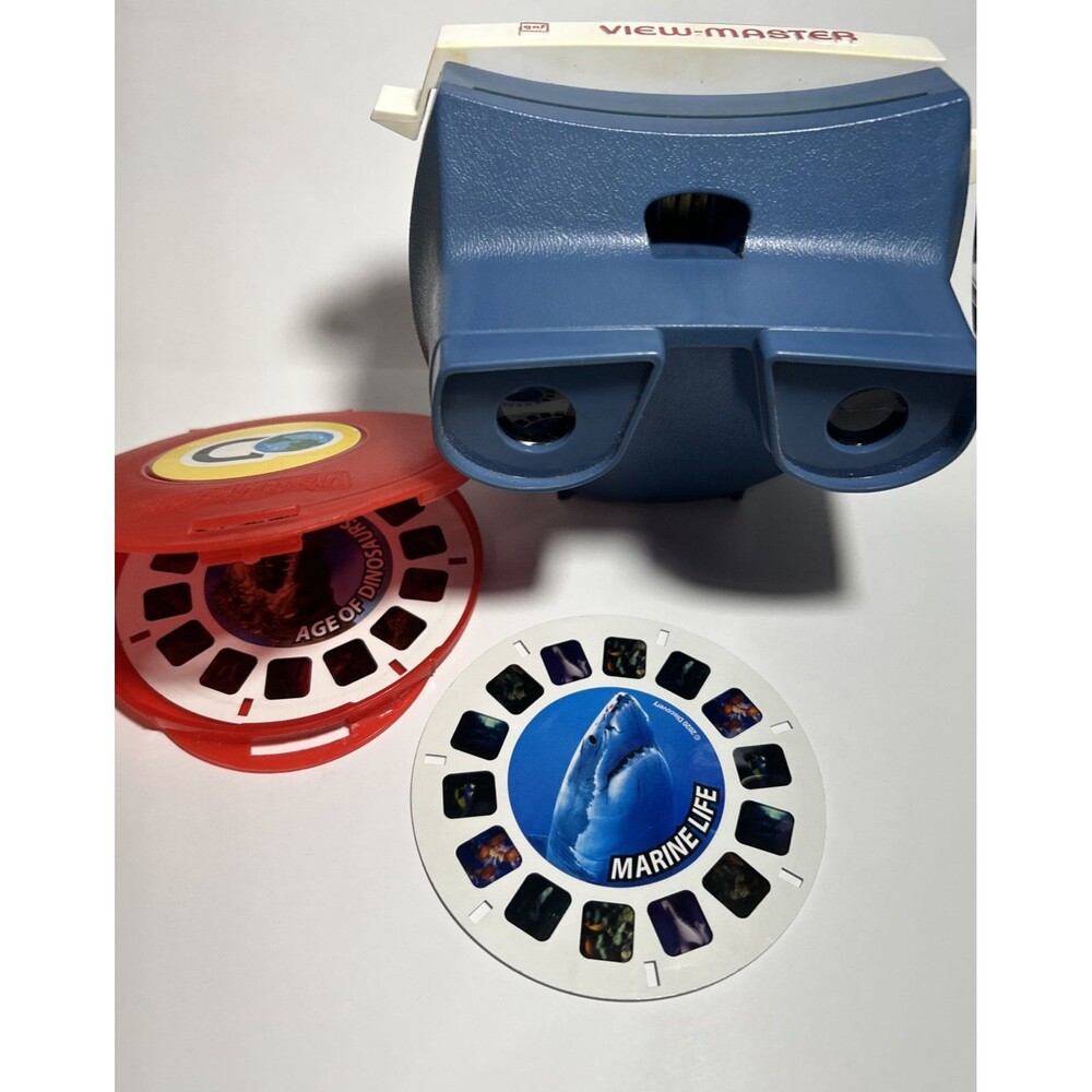 View Master Lighted Viewer model H Blue w/2 Discovery discs Batteries Included